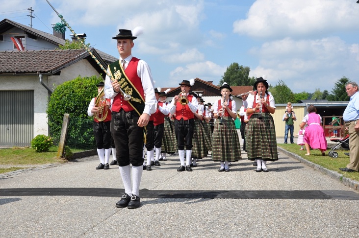 Der Musikverein Polling beim Antreten zur Marschwertung in Feldkirchen bei Mattighofen 2013